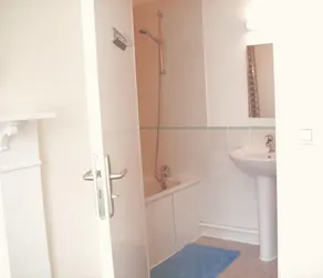 Beautiful village house, 6 bedrooms, large garden & short walk to lake beach - Image 3