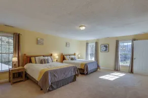 15 min DT Asheville,  Hot Tub, Huge Deck, Hammocks, Rocking Chairs, Pool Table - Image 4
