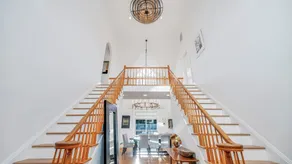 NY LISTE: PRIVAT, TREE TOP UDVISNINGER, DOBBELHØJDE FOYER, TÆK TIL BRIDGEHAMPTON, SOUTHAMPTON OG SAG HARBOR - Image 2