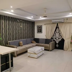 Lavish Living Apartments & Suites - Image 4