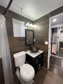 Maison d'hôtes / Parking privé privé / clôturé - Image 3