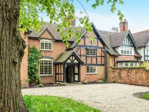 Recently refurbished large country house - Image 5