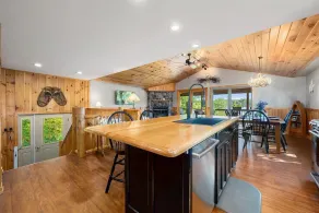 Relax By the Lake! - Shorter May/June Stays Available - Image 4