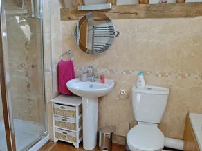 3 bedroom accommodation in Smarden, near Ashford - Image 3