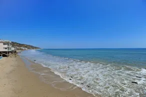 Oceanfront Cottage On Sandy Carbon Beach – Pelican - Image 5