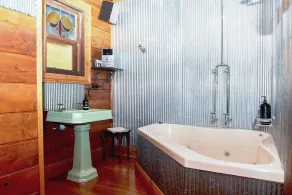 Miners Cottage - Image 4