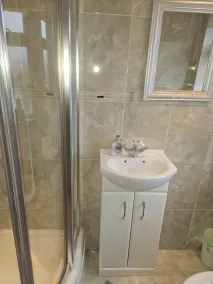 2 Bedroom\\ 2 Bathroom apartment, 8 minutes walk to tube - Image 4