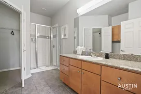 Charming and Spacious Apt in Austin with a Pool - Image 4