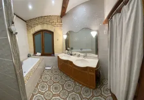 Luxury family villa in the heart of Gascony. Large pool & gorgeous view - Image 2