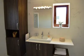 Spacious poolside villa with beautiful garden in Kringa - Image 3