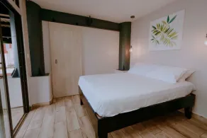 Cozy Retreat with Breathtaking Views, 20 Minutes to the Airport - Image 5