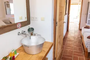 Smagfuldt hus, 2 dobbeltværelser, 2 badeværelser, stor terrasse, have med udendørs bruser, - Image 3