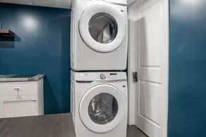 Cozy, Affordable, Luxurious | Central Location - Image 2
