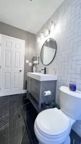 Modern/Luxury 2 bdrm- KING Bed- University City - Image 5