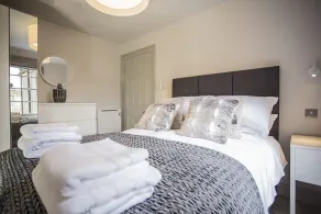 Central Bath Skandi Apartment – Artizan's Nest - Image 3