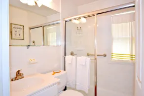 Charming 3 Bedroom house with detached garage. - Image 3