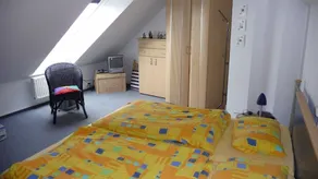 Meget hyggelig, med swimmingpool, sauna, udsigt over søen, elevator og 1 strandstol, WiFi - Image 3