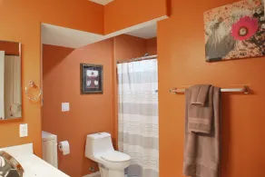 Schönes ebenerdiges 2-Schlafzimmer, 2-Badezimmer Condo mit Bergblick - Image 4