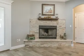 Cheerful 3 Bedroom Home, King Bed, 10 min from Palo Duro Canyon, Fireplace, Washer Dryer - Image 2