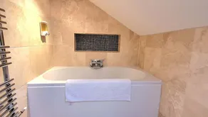 East Wing Cottage - Peaceful Village Retreat with Tennis Court Access - Image 4