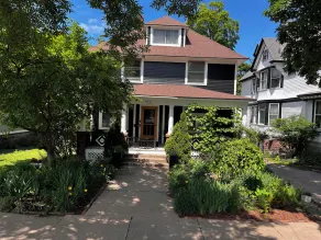 Four Square Marquette- Centrally located w porch, patio, sauna, fire pit - Image 1