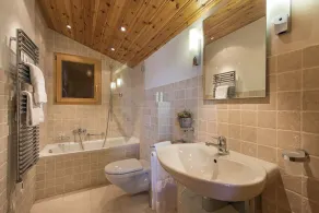 Chalet suisse de luxe avec une vue exceptionnelle, situé à 50 mètres de la piste - Image 4