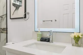 Marbella Lane - Cityside Haven w Touch of Charm - Image 3