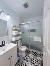 Cozy spacious family home near Carytown fully fenced - Image 4