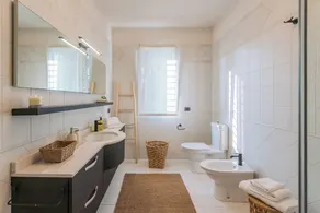 Voll ausgestattete Villa mit privatem Pool, Garten und Terrasse | Stadtblick - Image 4