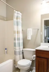 Charming 3BR & 2.5Ba nested in KOP w free parking, close to Conshy & Philly. - Image 5