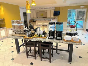 Arnot Grand Hotel & Suites - Image 3