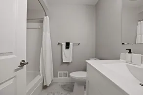 Spacious Stay In with Great Amenities! - Image 3