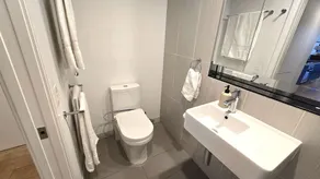 Sky-High South Yarra 1BR Apt with Pool, Gym and Views - Image 3