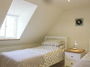 Alojamiento de 2 habitaciones en Deal - Image 3