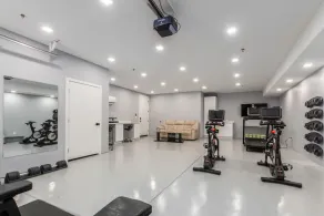 Heart of Old Town Full GYM Walkable to Everything - Image 3