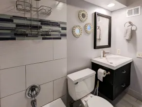 Spacious and comfortable 3 bedrooms house in the heart of Overland Park - Image 3
