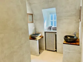 Centrally located villa with 4 bedrooms (10 beds), FREE WIFI! - Image 4