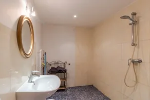 Cottage 'Gite Lune' with Shared Pool, Private Terrace and Wi-Fi - Image 3
