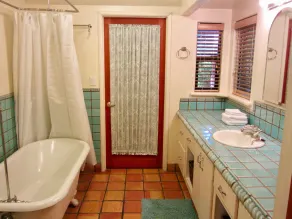 Spacious, Beautiful Russian Riverfront 3-Bd, 2ba Vintage-Modern home, sleeps 6-8 - Image 4