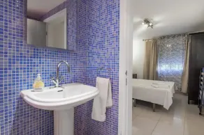 5 Bedroom villa split into 2 apartments - Image 3