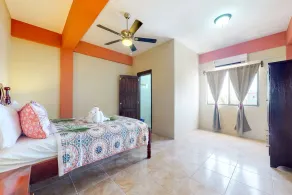 Family-friendly condo with WiFi & partial AC, located just steps from the ocean - Image 5