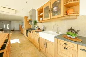Moderne Villa für acht Personen mit spektakulärem Meerblick - Image 4