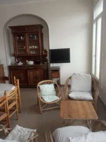 Exceptional setting across from the sea with private access to the beach - Image 2