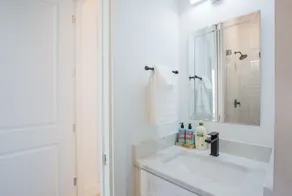 Hidden Downtown Gem- SwimSpa&FreeParking& Rooftop DT View; Walk2 Moody&UT&6th St - Image 3