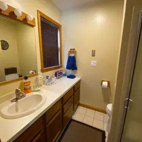 Spacious 2-bedroom condo with mountain views & lots of hiking - Image 3