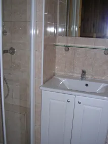 APARTMENT ON THE GROUND FLOOR FACING SOUTH NEAR THE SLOPES + PRIVATE PARKING - Image 2