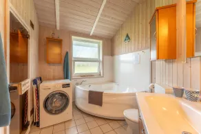 12 Personen Familienferienhaus mit Sauna, Whirlpool, zwei Duschen und Toiletten, Kaminofen und Kanu in 1. Reihe zum See mit wundervollem Seeblick in Otterndorf - Image 4