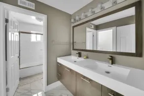 Flora Vista-Saltwater POOL! Close to Beach! Shopping! Family Friendly Play Park! - Image 3