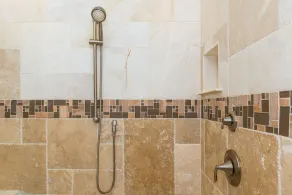 Kingston Luxury Family Retreat - Image 3