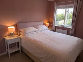 Modern 3B Eastbourne Retreat: Tranquil & Cozy Stay - Image 4